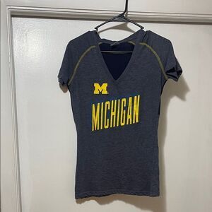 Rivalry Threads Women's Navy and Yellow Michigan V-Neck Tee size medium